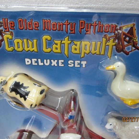 New Monty Python and the Holy Grail Cow Catapult Deluxe Set Toy Vault 15023 - Picture 2 of 5